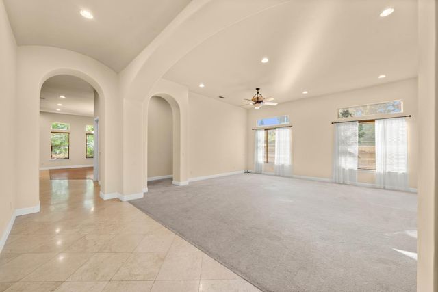 8095 Village Estates Ln, Fair Oaks, CA 95628