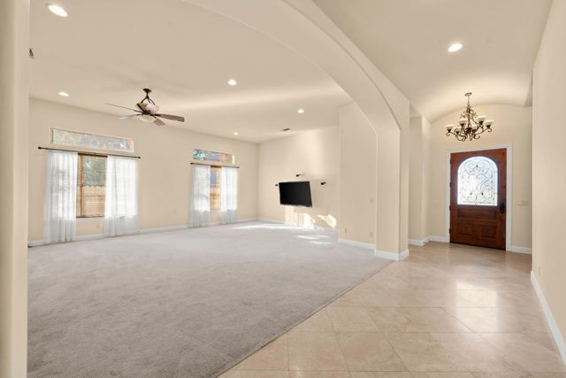 8095 Village Estates Ln, Fair Oaks, CA 95628