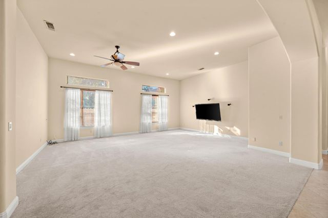 8095 Village Estates Ln, Fair Oaks, CA 95628