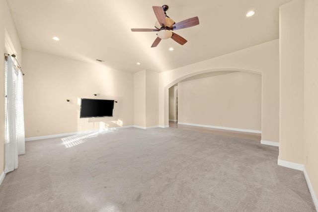 8095 Village Estates Ln, Fair Oaks, CA 95628