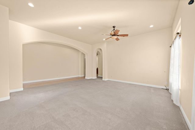 8095 Village Estates Ln, Fair Oaks, CA 95628
