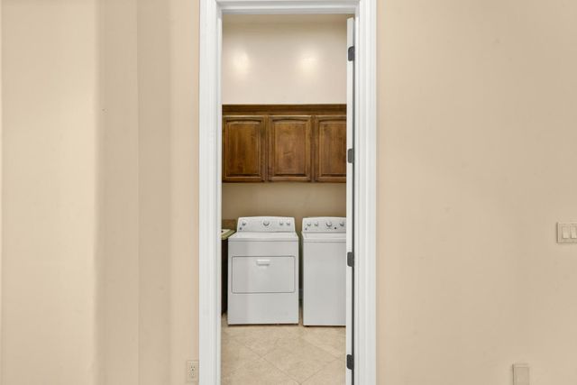 8095 Village Estates Ln, Fair Oaks, CA 95628