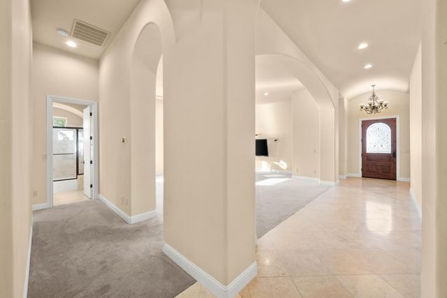 8095 Village Estates Ln, Fair Oaks, CA 95628