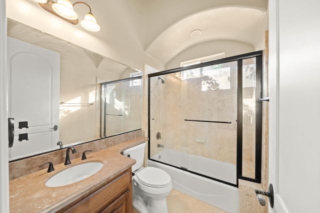 8095 Village Estates Ln, Fair Oaks, CA 95628