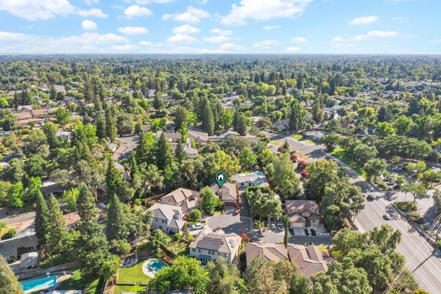 8095 Village Estates Ln, Fair Oaks, CA 95628
