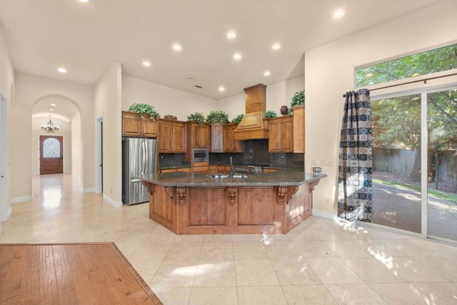 8095 Village Estates Ln, Fair Oaks, CA 95628
