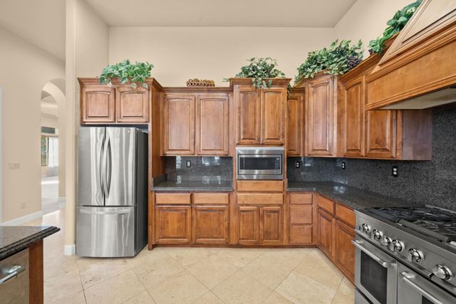 8095 Village Estates Ln, Fair Oaks, CA 95628
