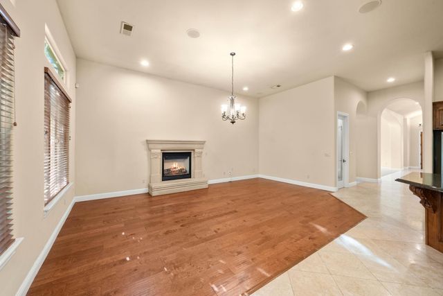 8095 Village Estates Ln, Fair Oaks, CA 95628