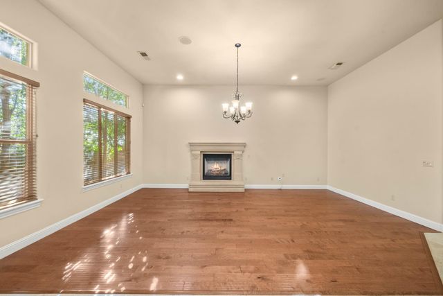 8095 Village Estates Ln, Fair Oaks, CA 95628