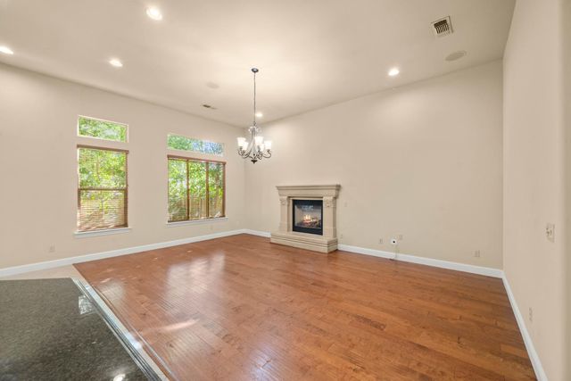 8095 Village Estates Ln, Fair Oaks, CA 95628