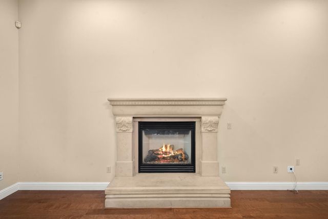 8095 Village Estates Ln, Fair Oaks, CA 95628