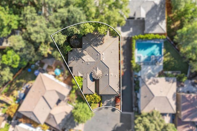 8095 Village Estates Ln, Fair Oaks, CA 95628