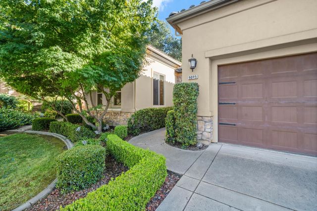 8095 Village Estates Ln, Fair Oaks, CA 95628