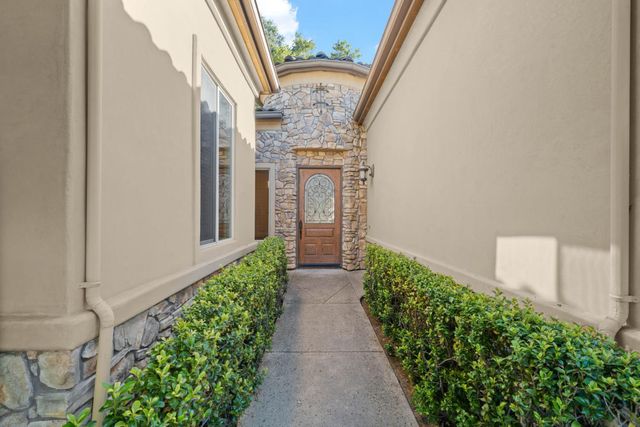 8095 Village Estates Ln, Fair Oaks, CA 95628