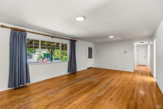 2608 W Pueblo Ave, Napa, CA 94558