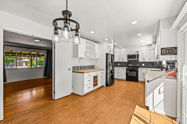 2608 W Pueblo Ave, Napa, CA 94558