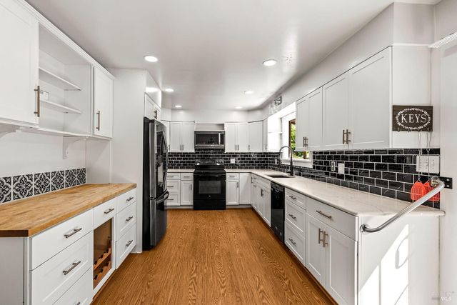 2608 W Pueblo Ave, Napa, CA 94558