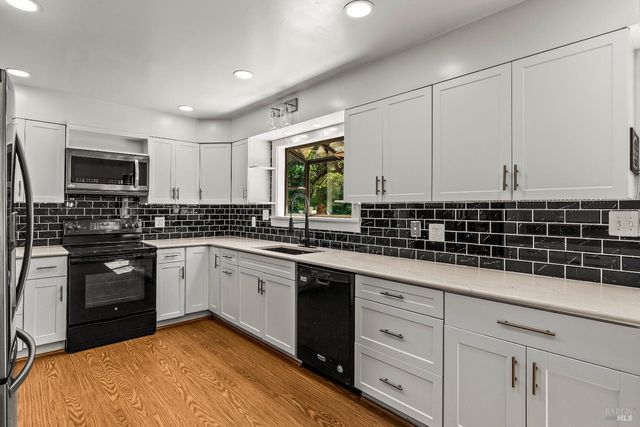 2608 W Pueblo Ave, Napa, CA 94558