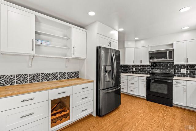 2608 W Pueblo Ave, Napa, CA 94558