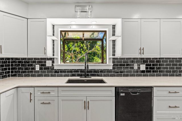 2608 W Pueblo Ave, Napa, CA 94558