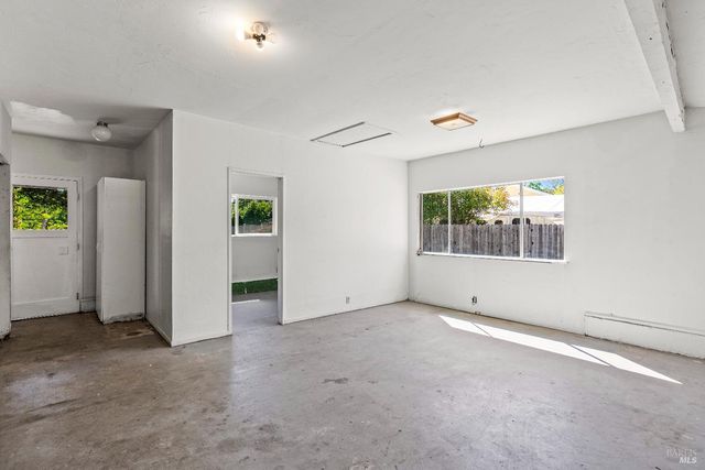 2608 W Pueblo Ave, Napa, CA 94558