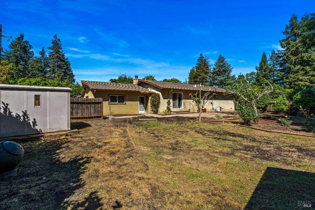 2608 W Pueblo Ave, Napa, CA 94558
