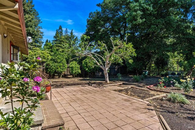 2608 W Pueblo Ave, Napa, CA 94558