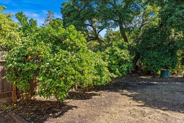 2608 W Pueblo Ave, Napa, CA 94558