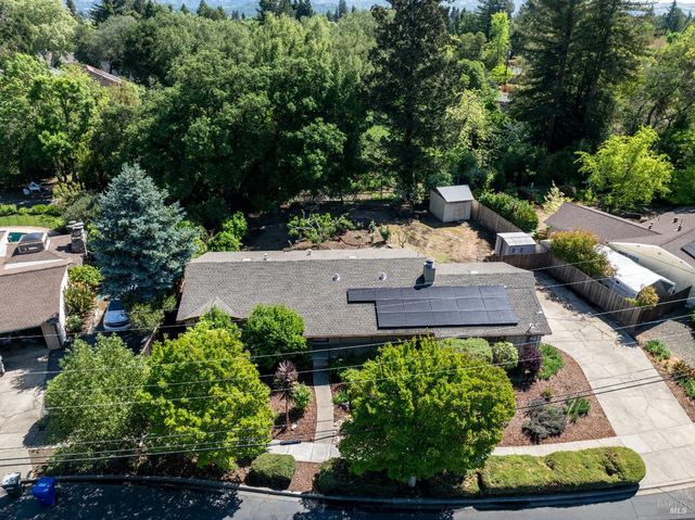 2608 W Pueblo Ave, Napa, CA 94558