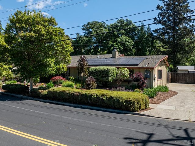 2608 W Pueblo Ave, Napa, CA 94558