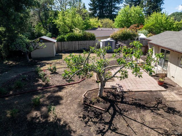 2608 W Pueblo Ave, Napa, CA 94558