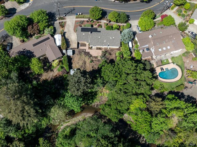 2608 W Pueblo Ave, Napa, CA 94558