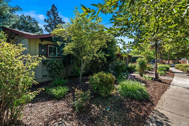 2608 W Pueblo Ave, Napa, CA 94558