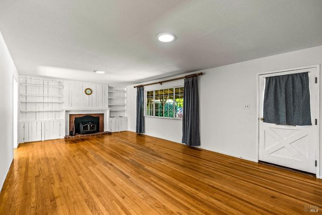 2608 W Pueblo Ave, Napa, CA 94558