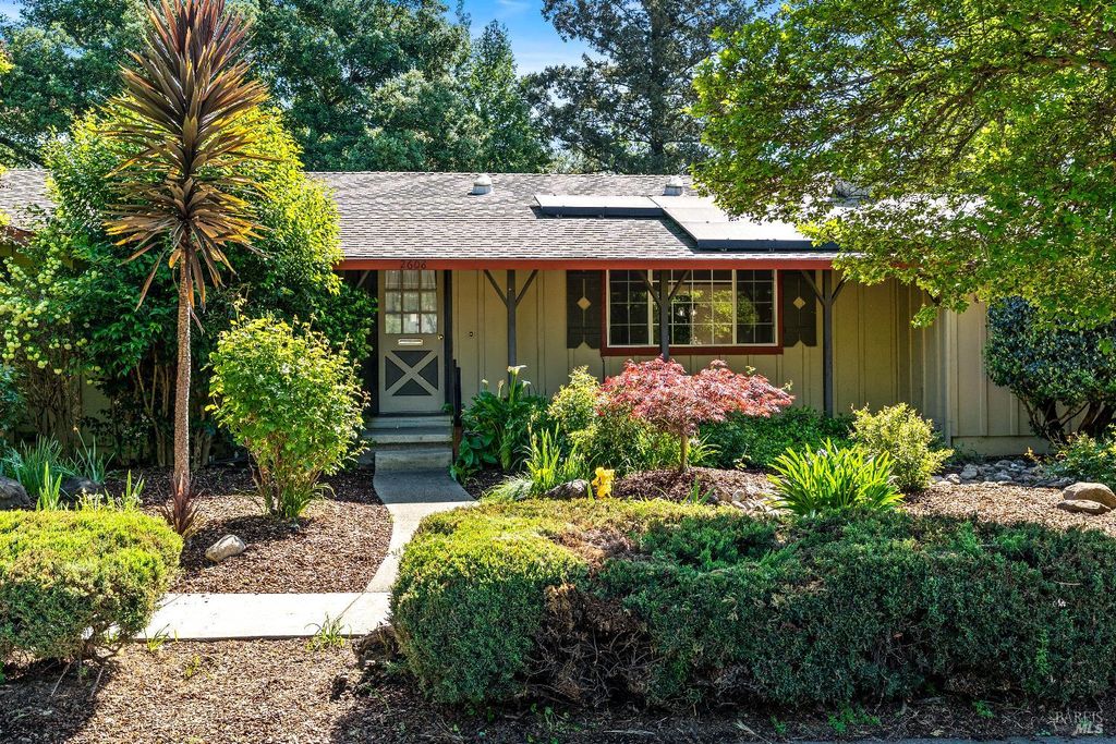 2608 W Pueblo Ave, Napa, CA 94558