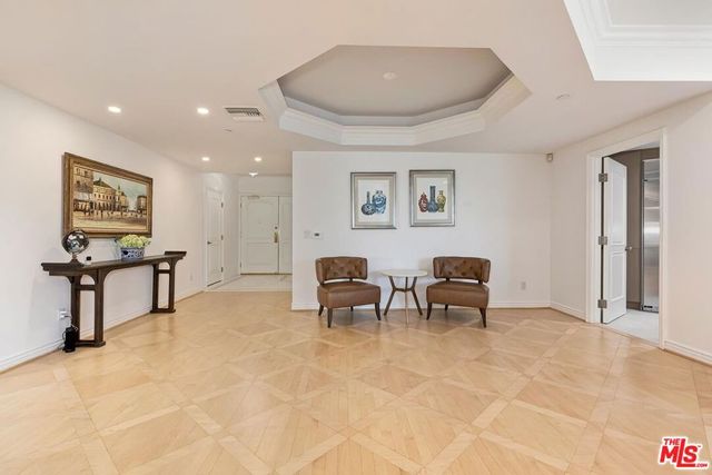430 N Oakhurst Drive 202, Beverly Hills, CA 90210