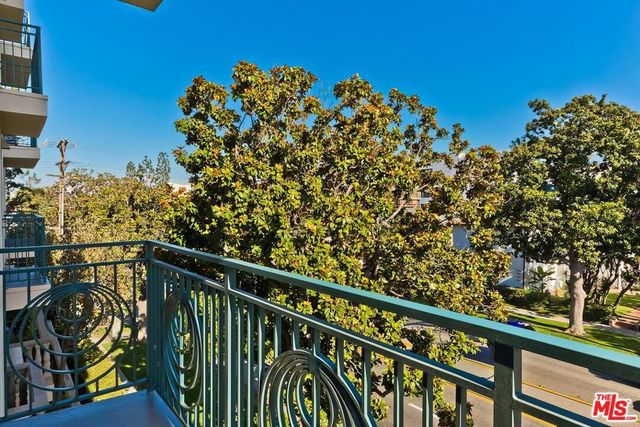 430 N Oakhurst Drive 202, Beverly Hills, CA 90210