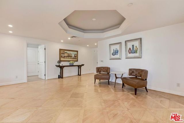 430 N Oakhurst Drive 202, Beverly Hills, CA 90210