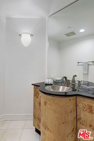 430 N Oakhurst Drive 202, Beverly Hills, CA 90210