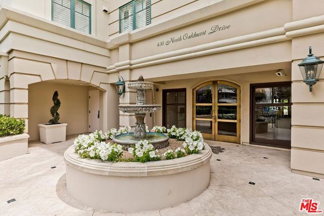 430 N Oakhurst Drive 202, Beverly Hills, CA 90210