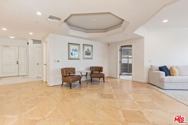 430 N Oakhurst Drive 202, Beverly Hills, CA 90210
