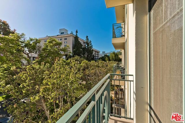430 N Oakhurst Drive 202, Beverly Hills, CA 90210