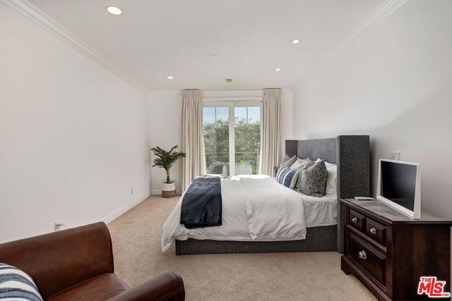 430 N Oakhurst Drive 202, Beverly Hills, CA 90210