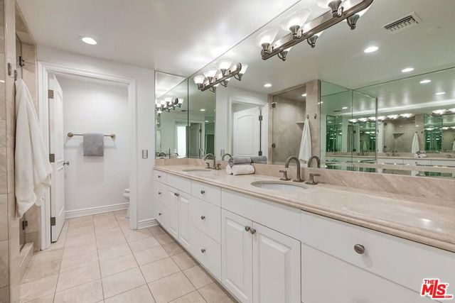 430 N Oakhurst Drive 202, Beverly Hills, CA 90210