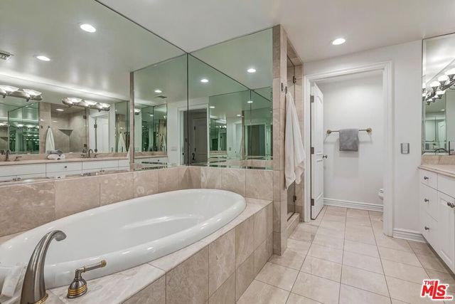 430 N Oakhurst Drive 202, Beverly Hills, CA 90210