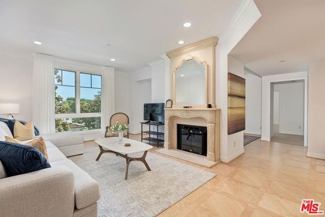 430 N Oakhurst Drive 202, Beverly Hills, CA 90210