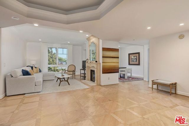 430 N Oakhurst Drive 202, Beverly Hills, CA 90210