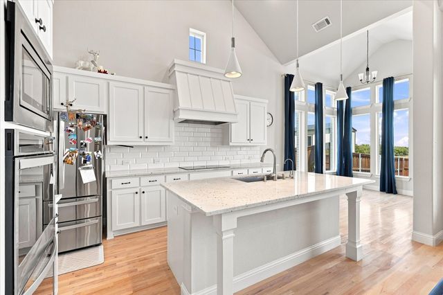 1104 Stallion Lane, Justin, TX 76247