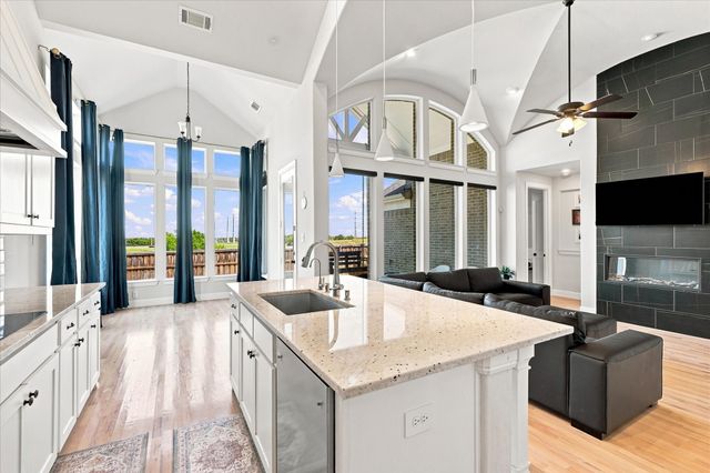 1104 Stallion Lane, Justin, TX 76247