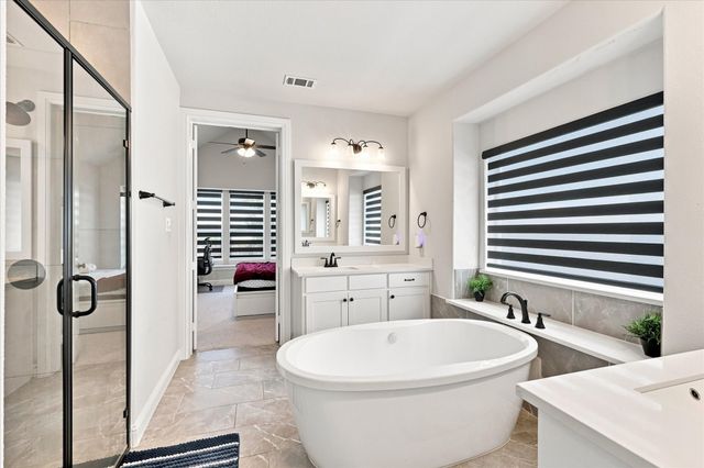 1104 Stallion Lane, Justin, TX 76247